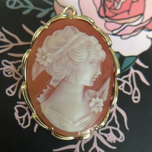 Solid 14K Yellow Gold  Estate Vintage Shell Cameo Ladies Brooch Pin/Pendant.